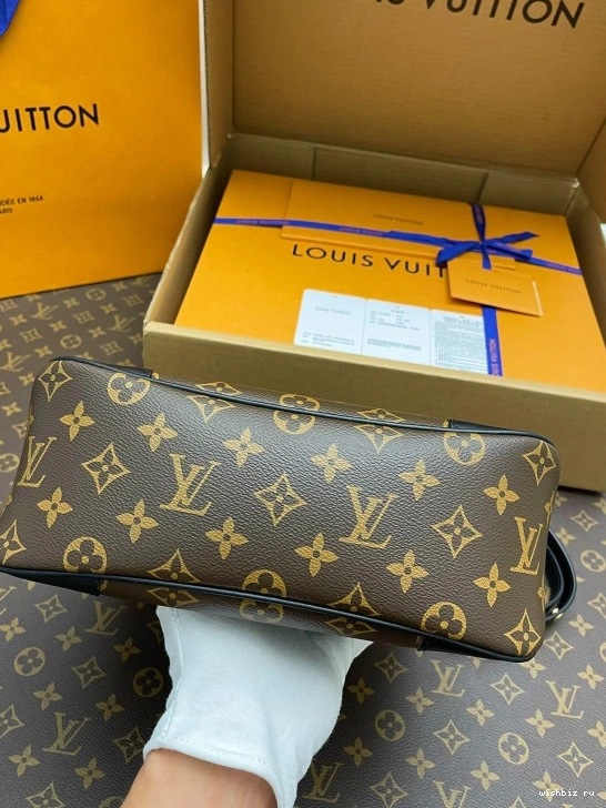 WIS BOULOGNE LOUIS VUITTON 0712